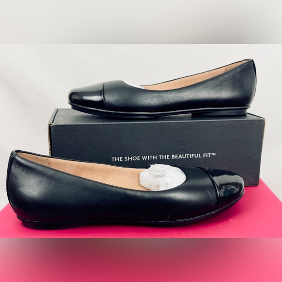 Naturalizer Maxwell Black Patent Toe Cap Accentuates the Black Leather F… - Picture 2 of 9